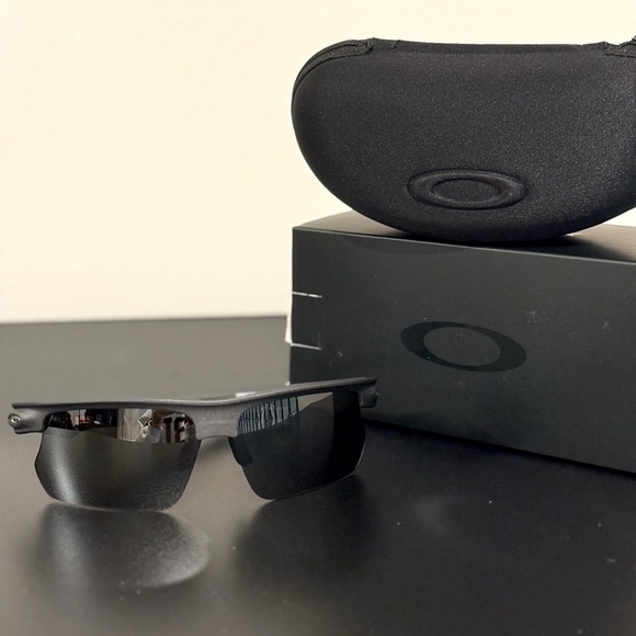 New Oakley Bisphaera - Picture 1 of 7